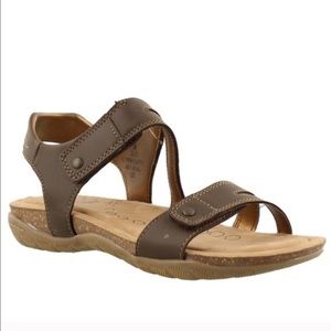 khombu sandals brown